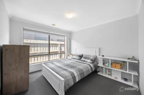 Property photo of 24 Karawarra Circuit Cranbourne North VIC 3977