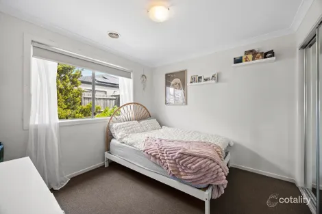 Property photo of 24 Karawarra Circuit Cranbourne North VIC 3977