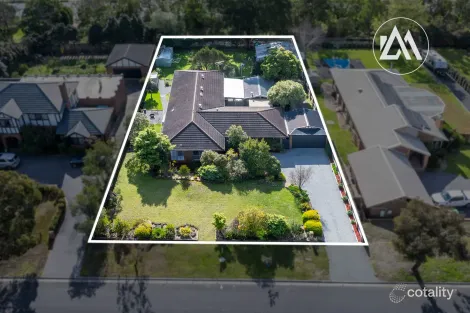 98 YARRALUMLA DR, LANGWARRIN, VIC 3910