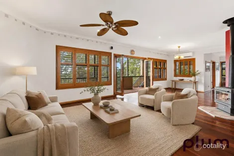 15 Bluewood Ct, Ferny Hills, QLD 4055