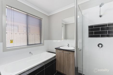 Property photo of 23 Randall Way Ascot VIC 3551