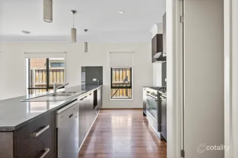 Property photo of 37 Strathalbyn Chase Wollert VIC 3750