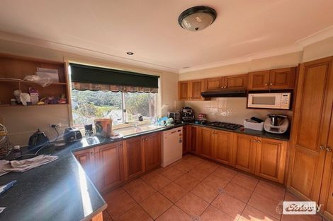 Property photo of 24 Taminga Crest Cordeaux Heights NSW 2526