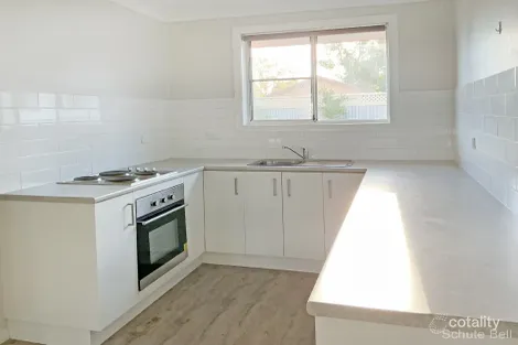 Property photo of 2/43 Sixth Avenue Narromine NSW 2821