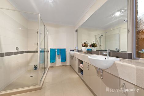 Property photo of 13 Vanessa Circuit Pakenham VIC 3810