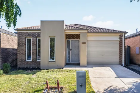 Property photo of 11 Falls Avenue Craigieburn VIC 3064