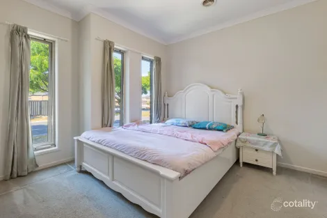 Property photo of 11 Falls Avenue Craigieburn VIC 3064