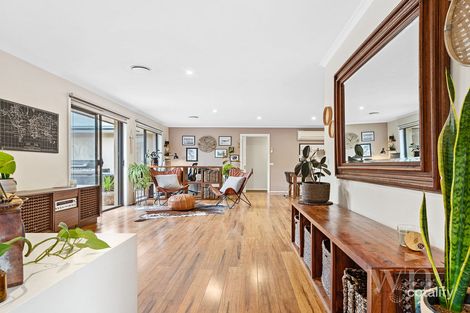 Property photo of 14 Aimee Court Mornington VIC 3931