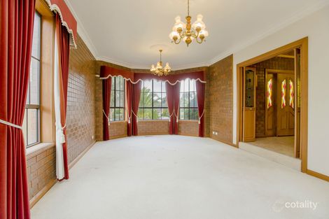 Property photo of 7 Landau Place Avondale Heights VIC 3034