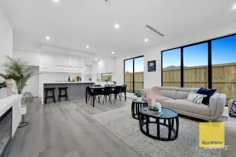 Property photo of 18 Darter Street Mickleham VIC 3064