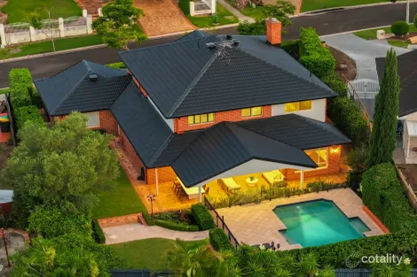 Property photo of 50 Holborn Crescent Carindale QLD 4152