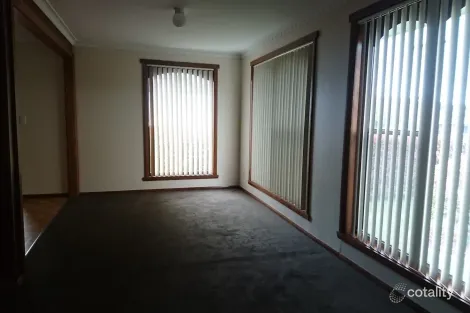 Property photo of 1 Lynd Court Devonport TAS 7310