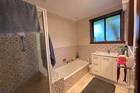 Property photo of 1 Lynd Court Devonport TAS 7310