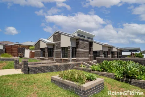 1/8 Balala Cres, Bourkelands, NSW 2650