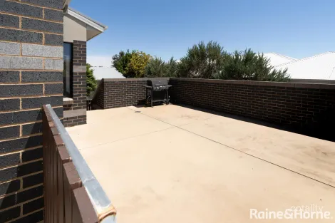 Property photo of 1/8 Balala Crescent Bourkelands NSW 2650