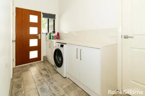 Property photo of 1/8 Balala Crescent Bourkelands NSW 2650