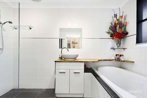 Property photo of 2 Luke Court Sale VIC 3850