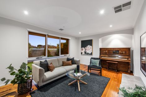 Property photo of 6 Sherbrooke Crescent Taylors Lakes VIC 3038