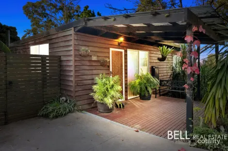 18 Kitchener Pde, Cockatoo, VIC 3781