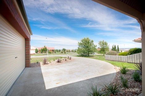 Property photo of 2 Landscape Close Gisborne VIC 3437