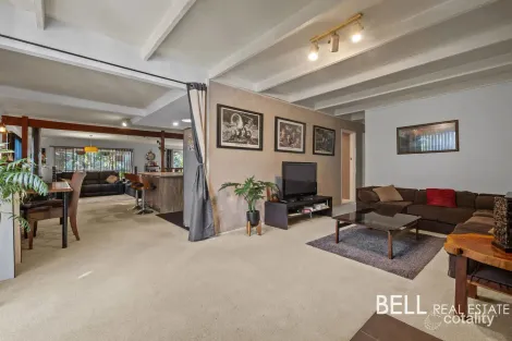 Property photo of 18 Kitchener Parade Cockatoo VIC 3781