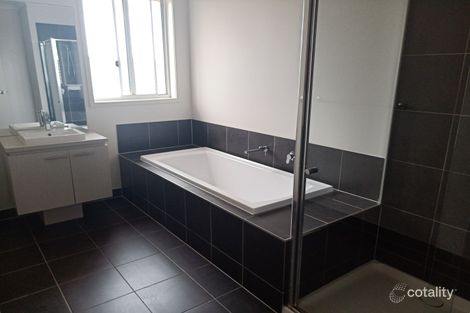 6 Pedder St, Manor Lakes, VIC 3024