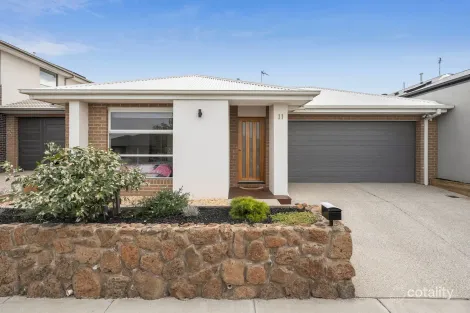 11 Mollyan Ave, Charlemont, VIC 3217