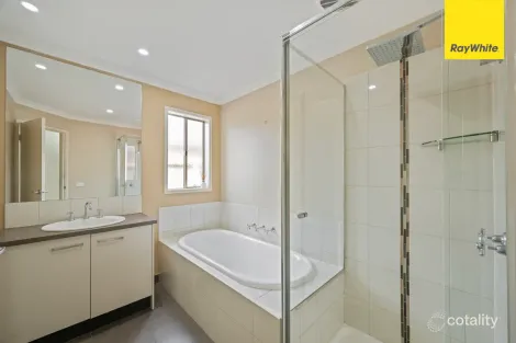 Property photo of 28 Gallery Avenue Harkness VIC 3337