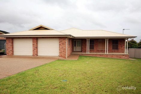 Property photo of 15 Dobell Place Lloyd NSW 2650