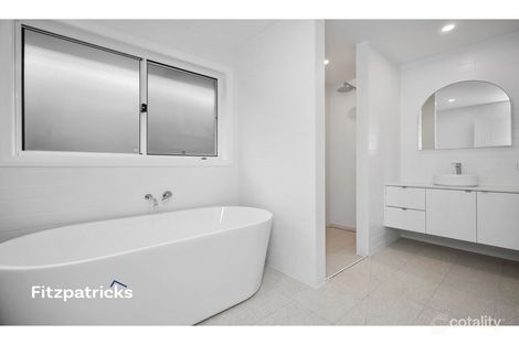 4 Sargood Way, Gobbagombalin, NSW 2650