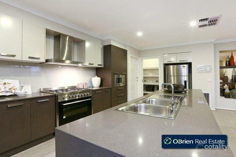Property photo of 27 Crepe Avenue Cranbourne West VIC 3977