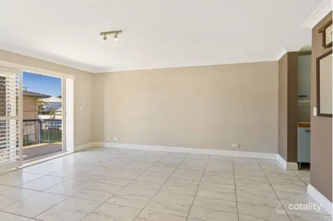 Property photo of 2/24 Fourth Avenue Sandgate QLD 4017