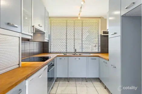 Property photo of 2/24 Fourth Avenue Sandgate QLD 4017