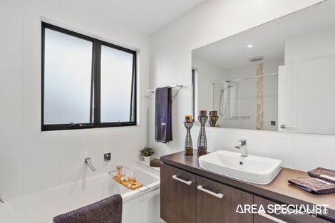 Property photo of 9 Billington Street Labrador QLD 4215