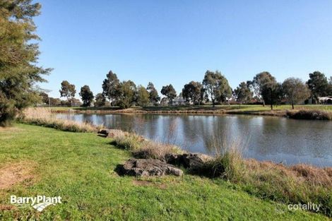 Property photo of 18 Satterly Way Roxburgh Park VIC 3064