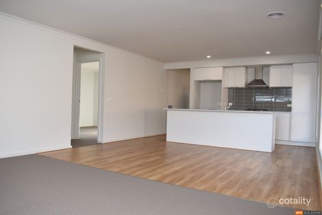 Property photo of 16 Onoway Approach Mickleham VIC 3064