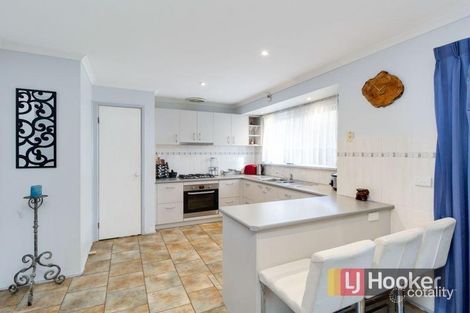 Property photo of 13 Gullquist Way Pakenham VIC 3810