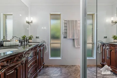 Property photo of 3 Maxwell Place Wynnum West QLD 4178