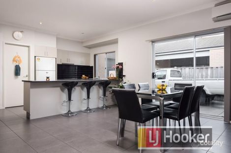 Property photo of 11 White Gum Way Cranbourne North VIC 3977
