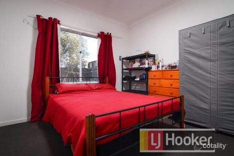 Property photo of 11 White Gum Way Cranbourne North VIC 3977