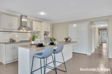 Property photo of 9 Ellenborough Crescent Manor Lakes VIC 3024