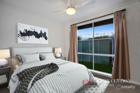 Property photo of 36 Samantha Crescent Cranbourne North VIC 3977