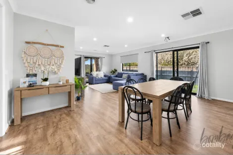 Property photo of 2 Dahlia Road Wallan VIC 3756