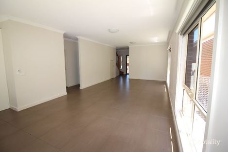 2c Mcfadzean Ave, Reservoir, VIC 3073