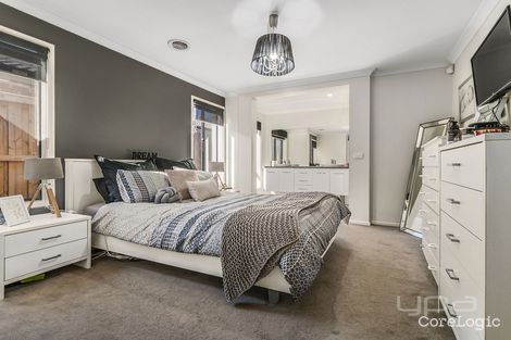 Property photo of 26 Indigo Square Brookfield VIC 3338