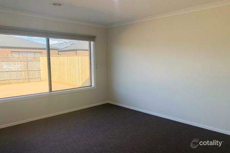 Property photo of 15 Oasis Avenue Mickleham VIC 3064