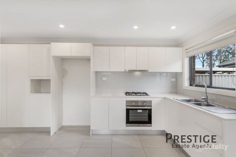 25a Yeronga Cl, St Johns Park, NSW 2176