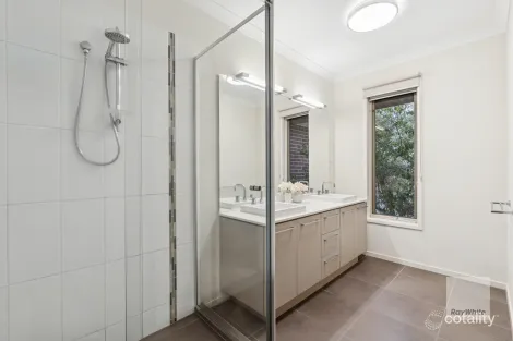 Property photo of 5 Cavenagh Terrace Taylors Hill VIC 3037