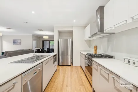 Property photo of 5 Cavenagh Terrace Taylors Hill VIC 3037