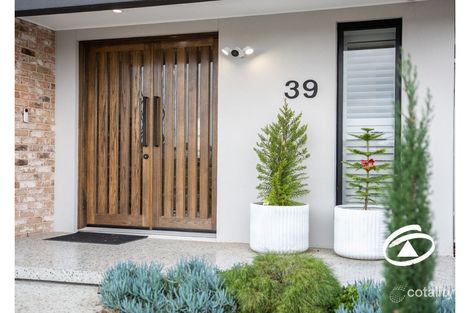 Property photo of 39 Stonefox Circuit Clyde North VIC 3978